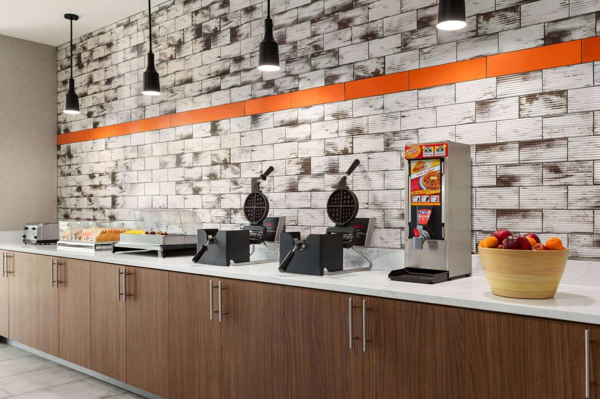 La Quinta Inn & Suites By Wyndham Austin South Esterno foto